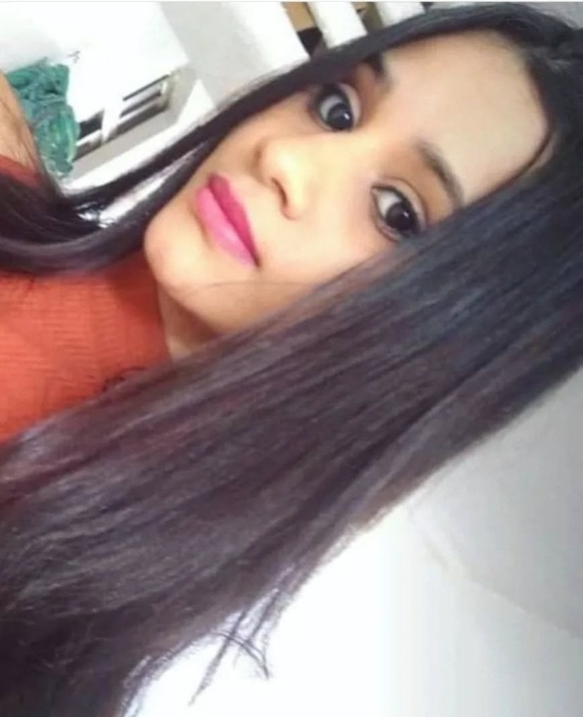 Magrinha gostosa , que gosta de se exibir